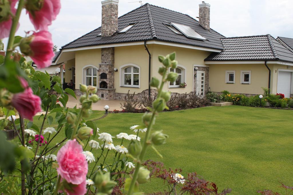 B&B Kamelia Komorniki  Exteriör bild