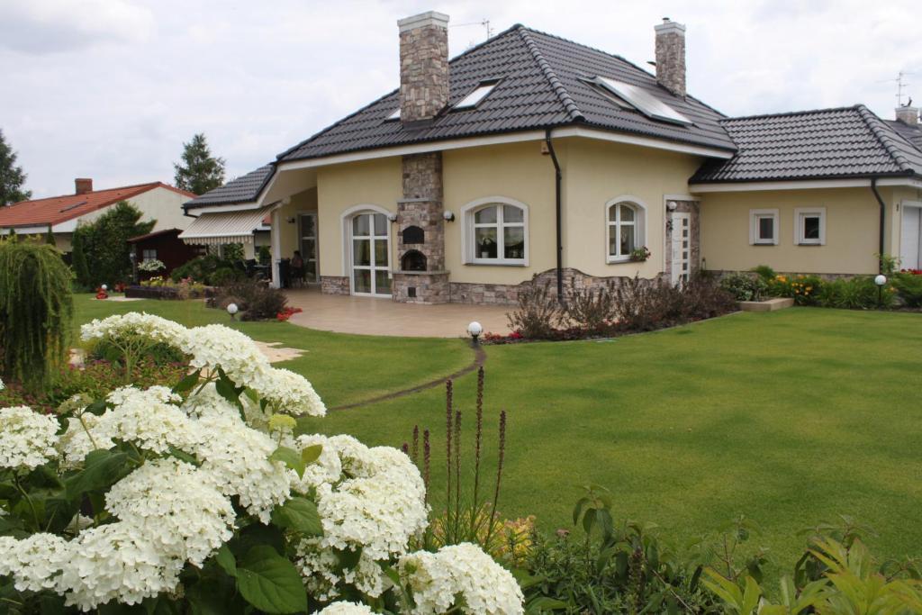 B&B Kamelia Komorniki  Exteriör bild