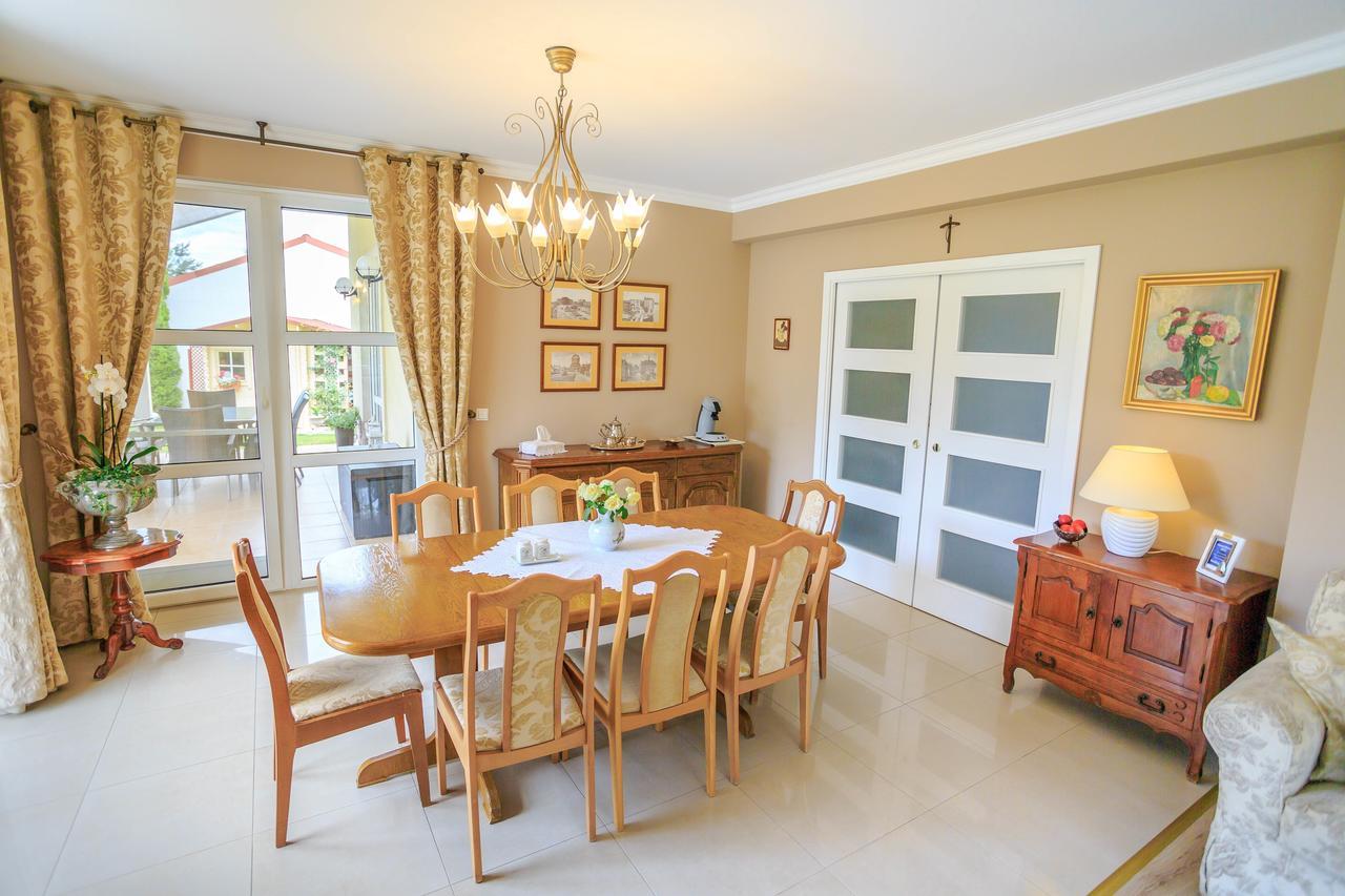 B&B Kamelia Komorniki  Exteriör bild