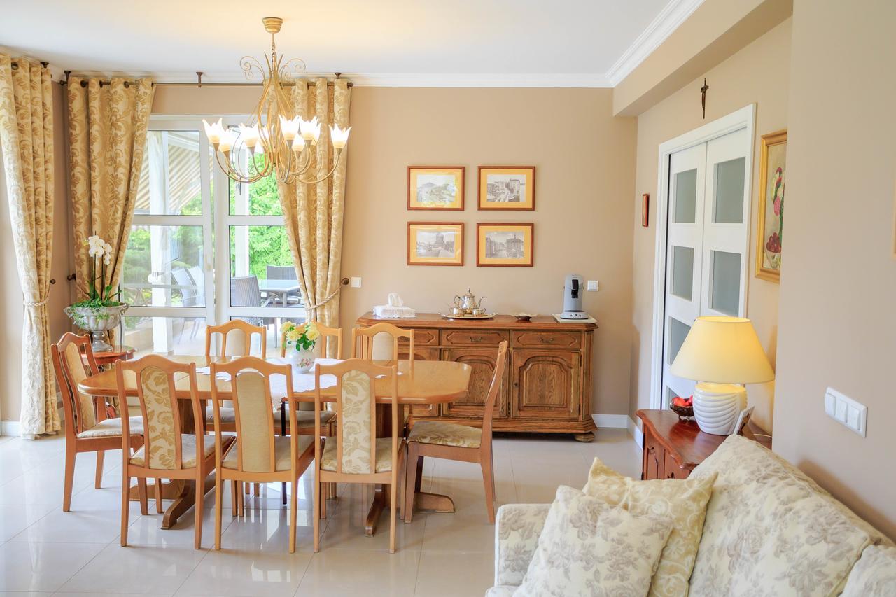 B&B Kamelia Komorniki  Exteriör bild